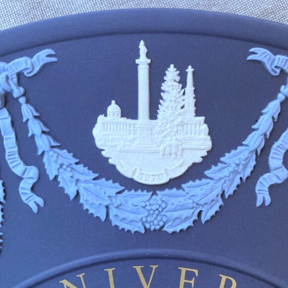 Wedgwood Jasperware Christmas 10th Anniversary plate, 1978 Tri-Color 78 of 10000 - Picture 8 of 13